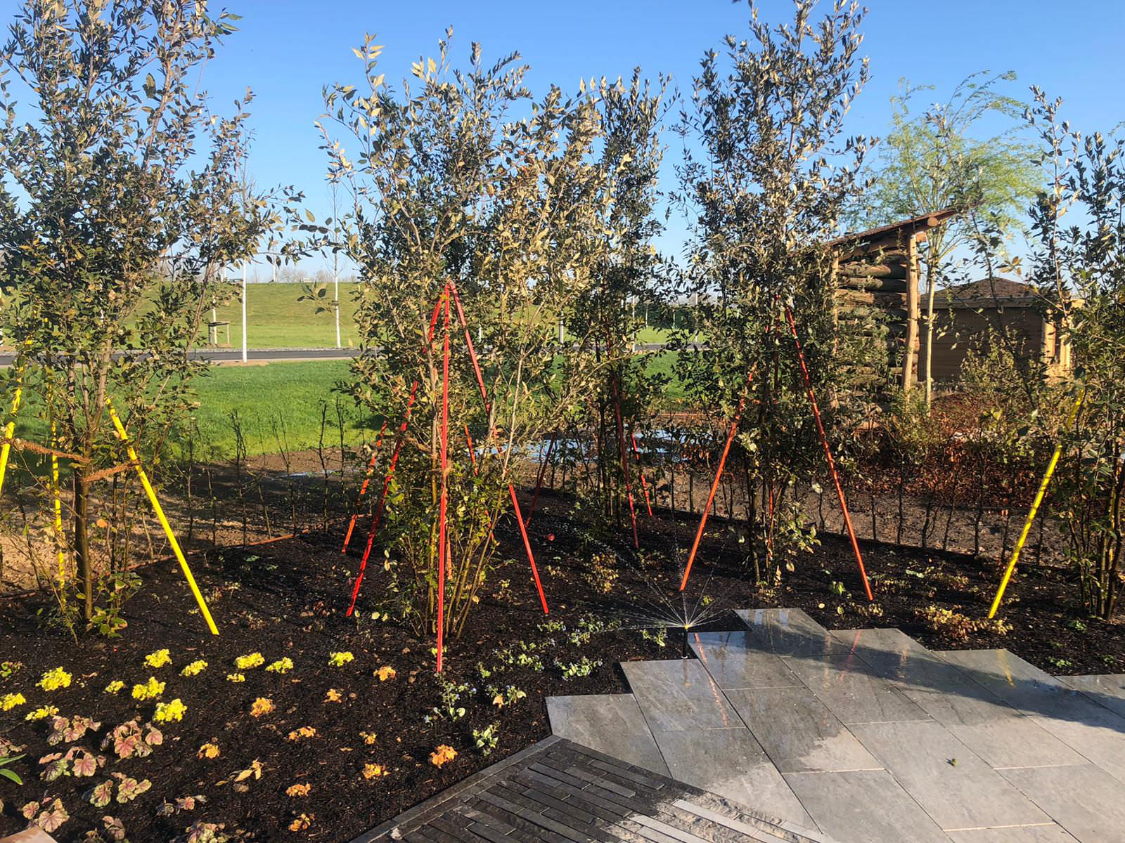 Gärten von Kreuz Garten- und Landschaftsbau, LHG Gärten und Stanka Landschaftsarchitektur finden sich am gesamten Niederrhein, Krefeld, Kempen, Nettetal, Viersen, Duisburg, Kerken, Issum, Rheinberg, Alpen, Moers, Rheinhausen, Duisburg, Mülheim, Meerbusch, Schwalmtal, Grefrath, Tönisvorst, Hüls, Kaarst, Neuss, Duisburg, sowie Düsseldorf und Mettmann.